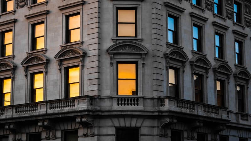 Urban Sunset Facade - free desktop wallpaper download