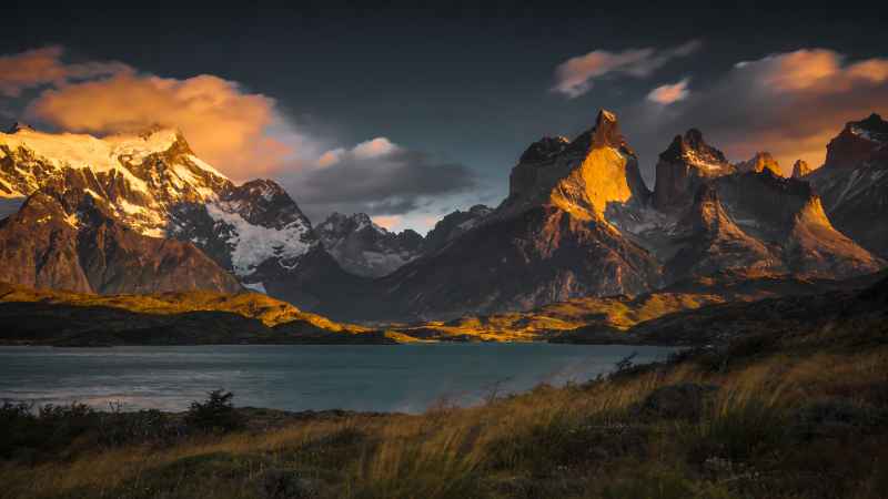 Mountain Peak Glow - free desktop wallpaper download