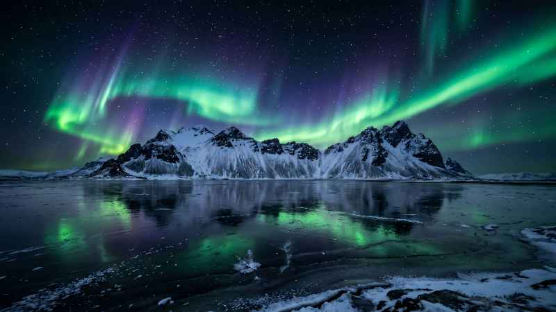 Emerald Aurora Reflection - Pro desktop wallpaper download