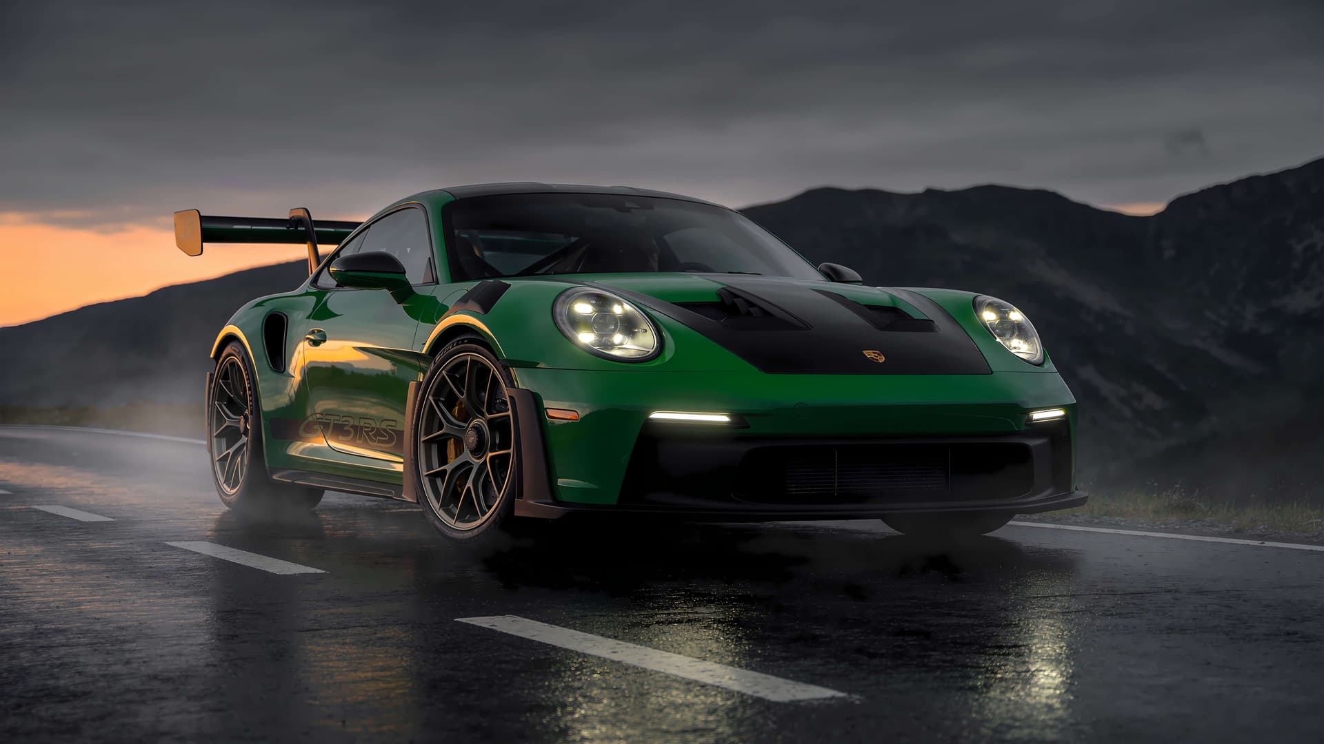 Emerald Speedster - free desktop wallpaper