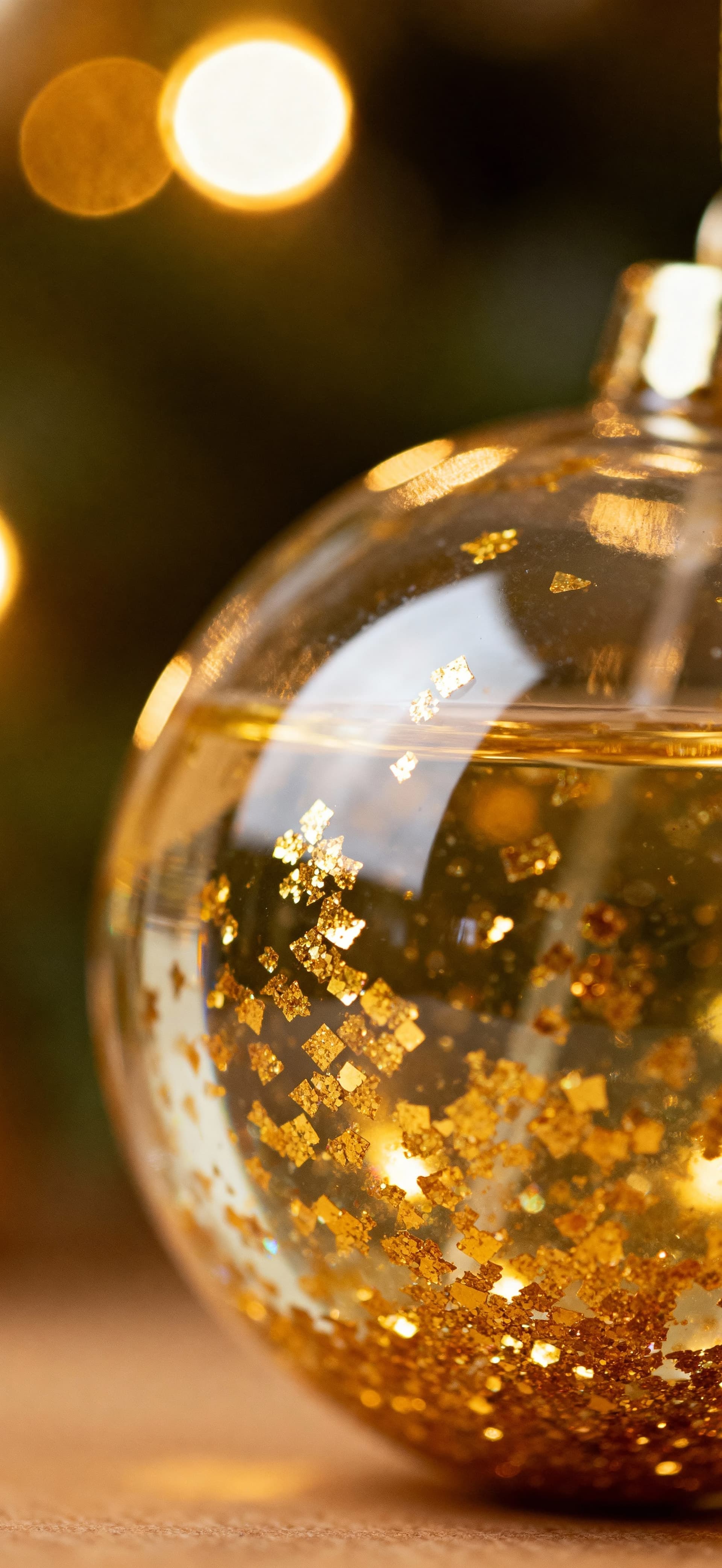 Golden Bauble - free phone wallpaper